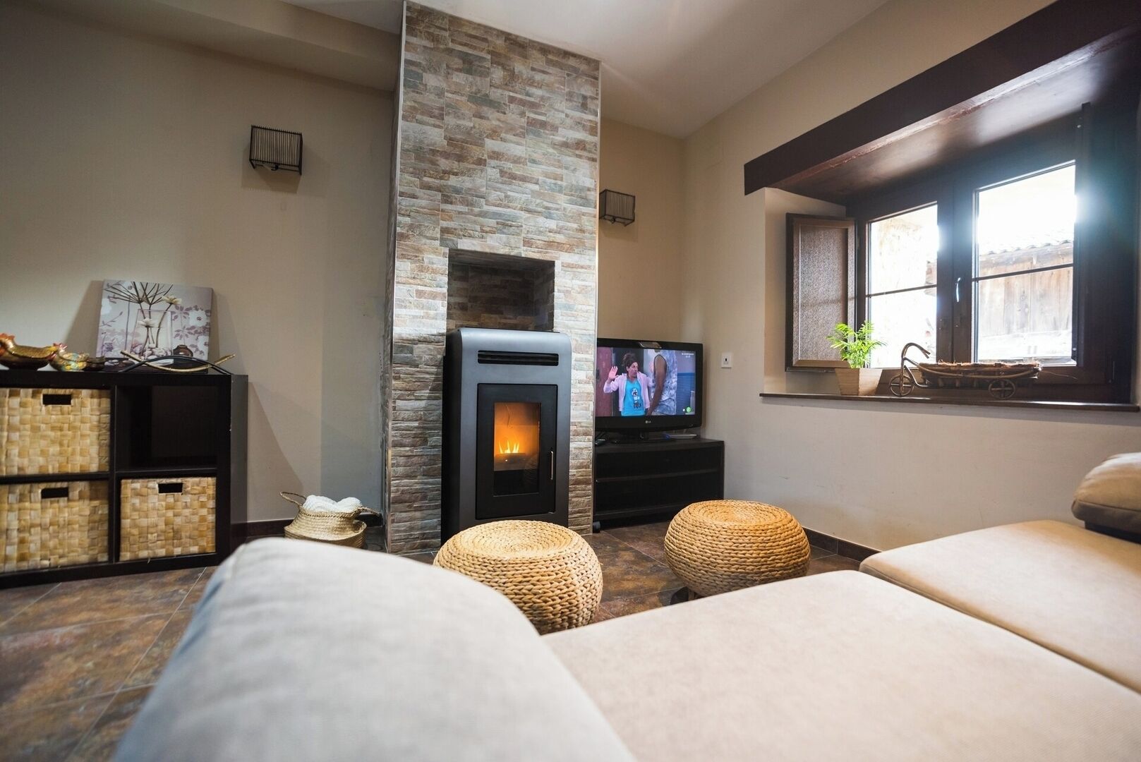 Televisie en een open haard