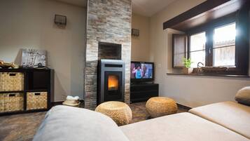 Televisie en een open haard