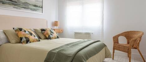 Fer et planche à repasser, lit parapluie, Wi-Fi, draps fournis