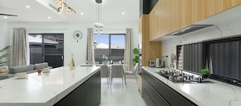 Stylish Marsden Park Stay Near Schofields & Rouse Hill