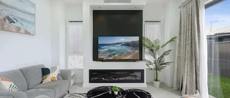 Fernseher, Kamin, Arbeitsbereiche