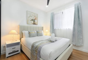 Desk, iron/ironing board, WiFi, bed sheets