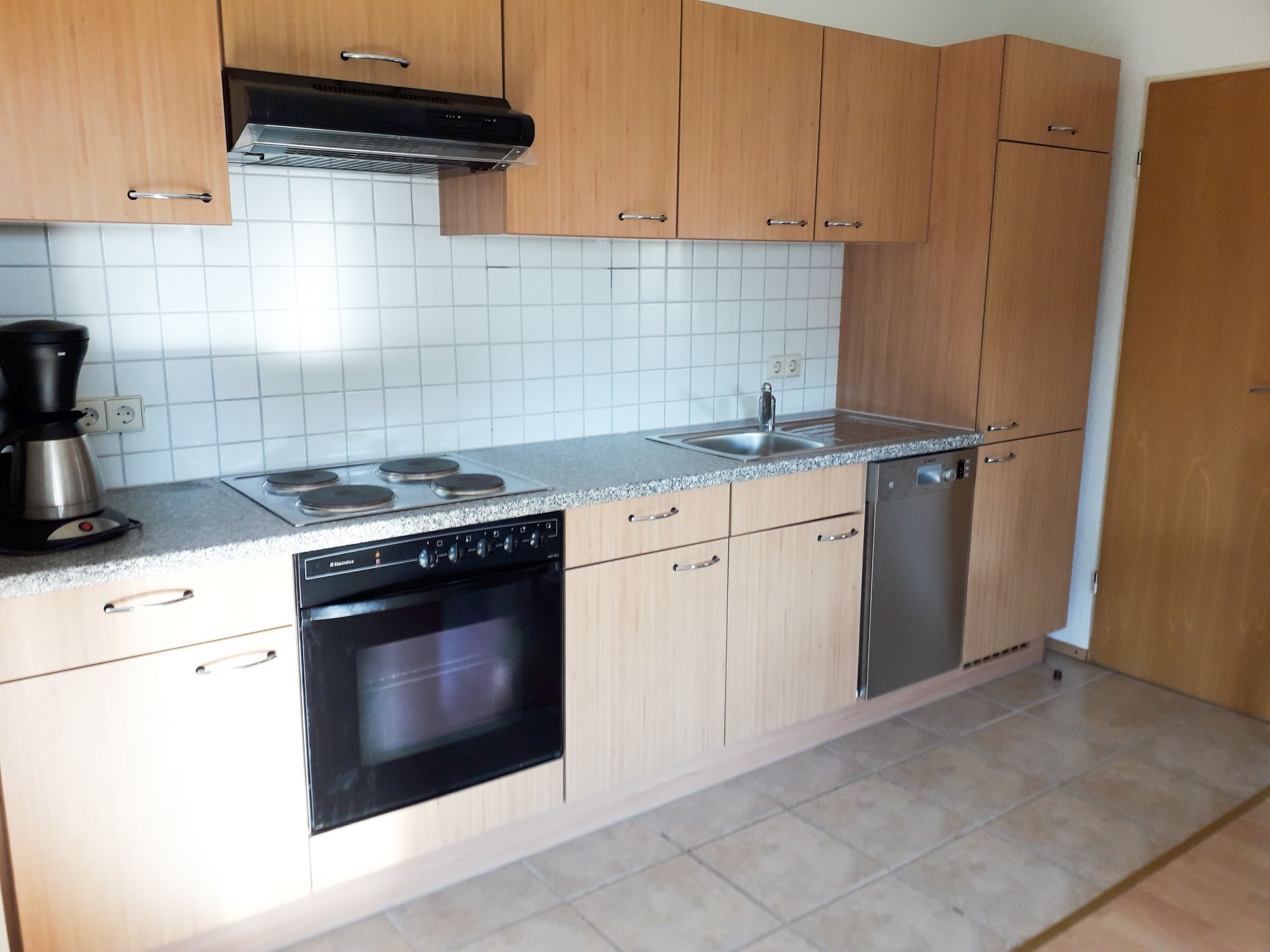 Réfrigérateur, four, plaque de cuisson, lave-vaisselle