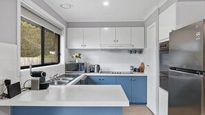 Mikroaaltouuni, uuni, liesi, astianpesukone