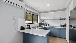 Mikroaaltouuni, uuni, liesi, astianpesukone