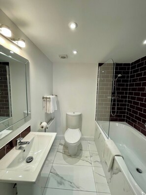 Douche, serviettes fournies