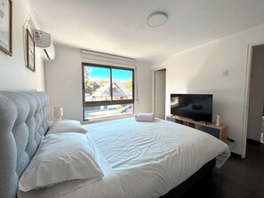 Family House, City View | Iron/ironing board, free WiFi