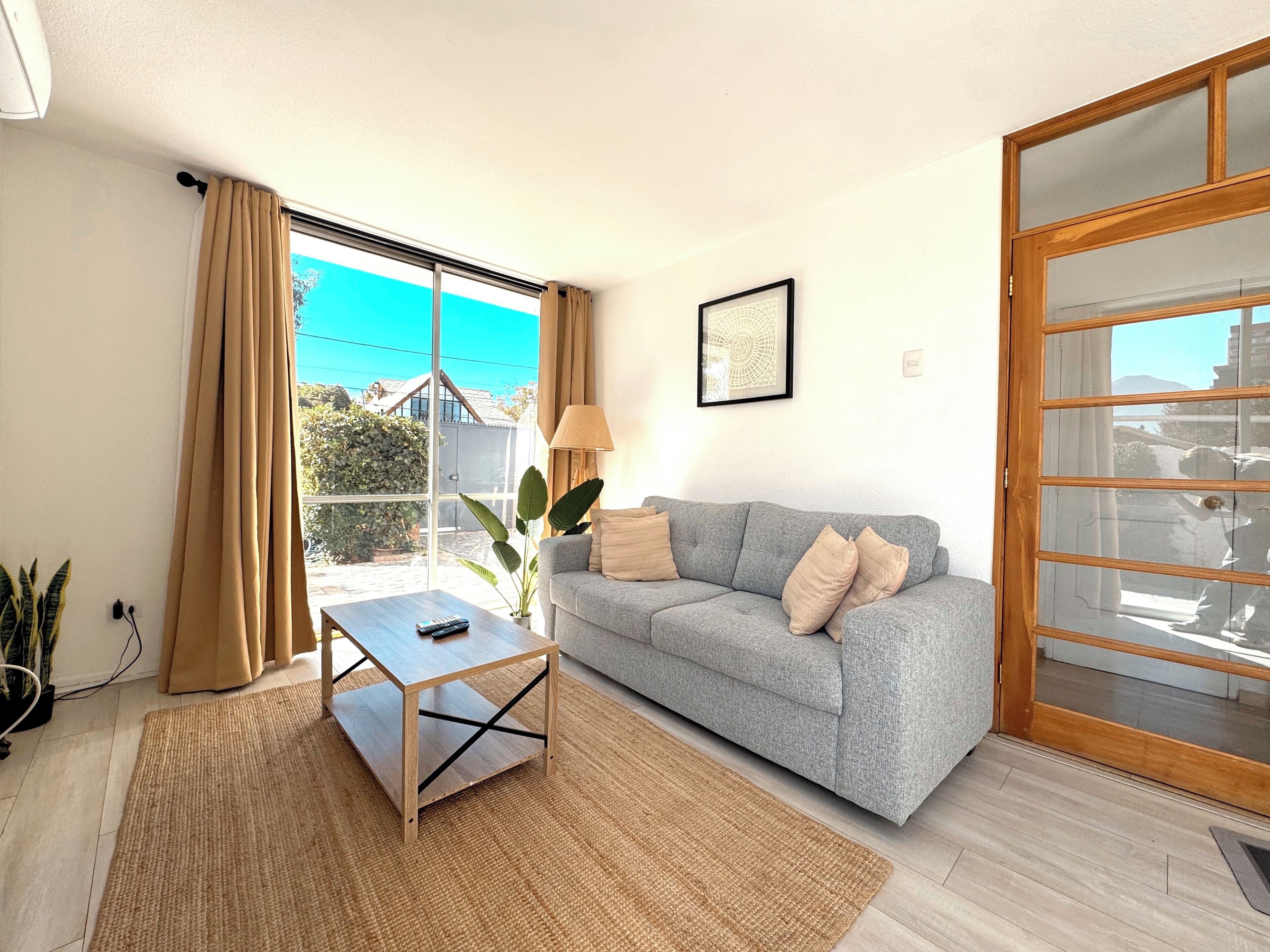 Family House, City View | Living area