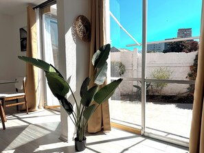 Family House, City View | Living area