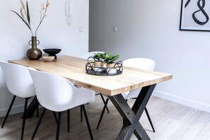 Dining - Perfect for relaxing or exploring the city. (Eindhoven)