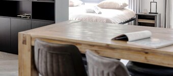 Perfect group stay: sleeps 4 with 4 single beds, fully equipped kitchen, and free street parking.