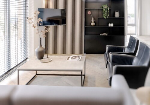 Perfect group stay: sleeps 4 with 4 single beds, fully equipped kitchen, and free street parking.