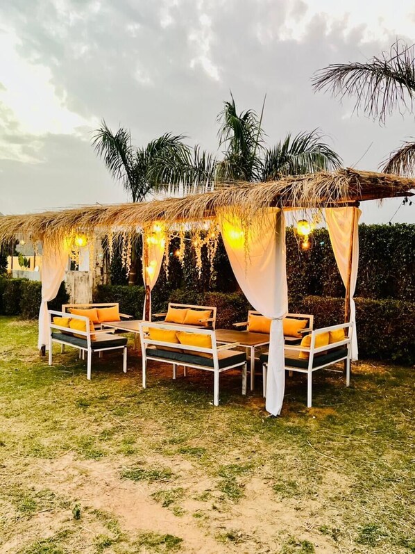 تناول الطعام بالخارج