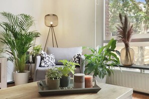 Interior - Stay in the heart of Tilburg at Heuvel—just a short walk to Poppodium 013, shops, restaurants, and the station. Perfect for concerts, city trips, or business stays! Located in the heart of Tilburg on Heuvelstraat – the city’s lively main street. (Tilburg)