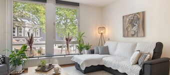 Stay in the heart of Tilburg at Heuvel—just a short walk to Poppodium 013, shops, restaurants, and the station. Perfect for concerts, city trips, or business stays! Located in the heart of Tilburg on Heuvelstraat – the city’s lively main street.