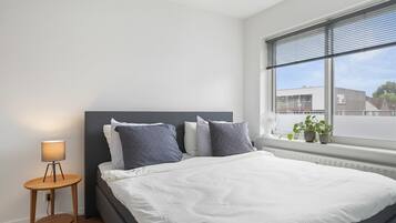 1 habitación, tabla de planchar con plancha, wifi gratis y ropa de cama