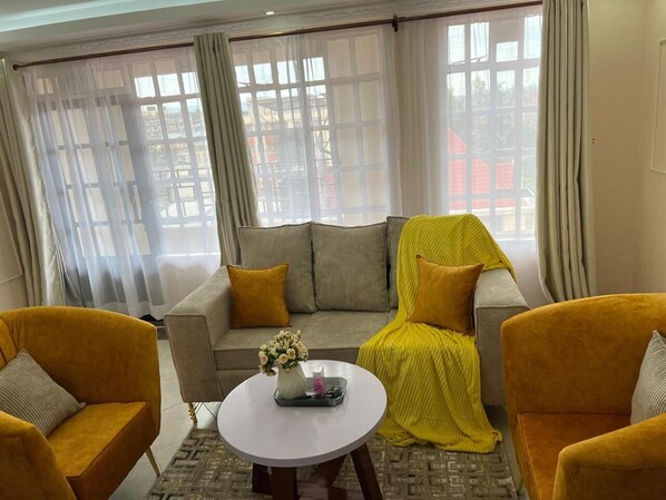 Smart TV - 1.9 miles to Nakuru national park 10 minutes drive to Nakuru city precious haven (Nakuru)