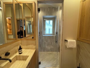 Iron/ironing board, free WiFi