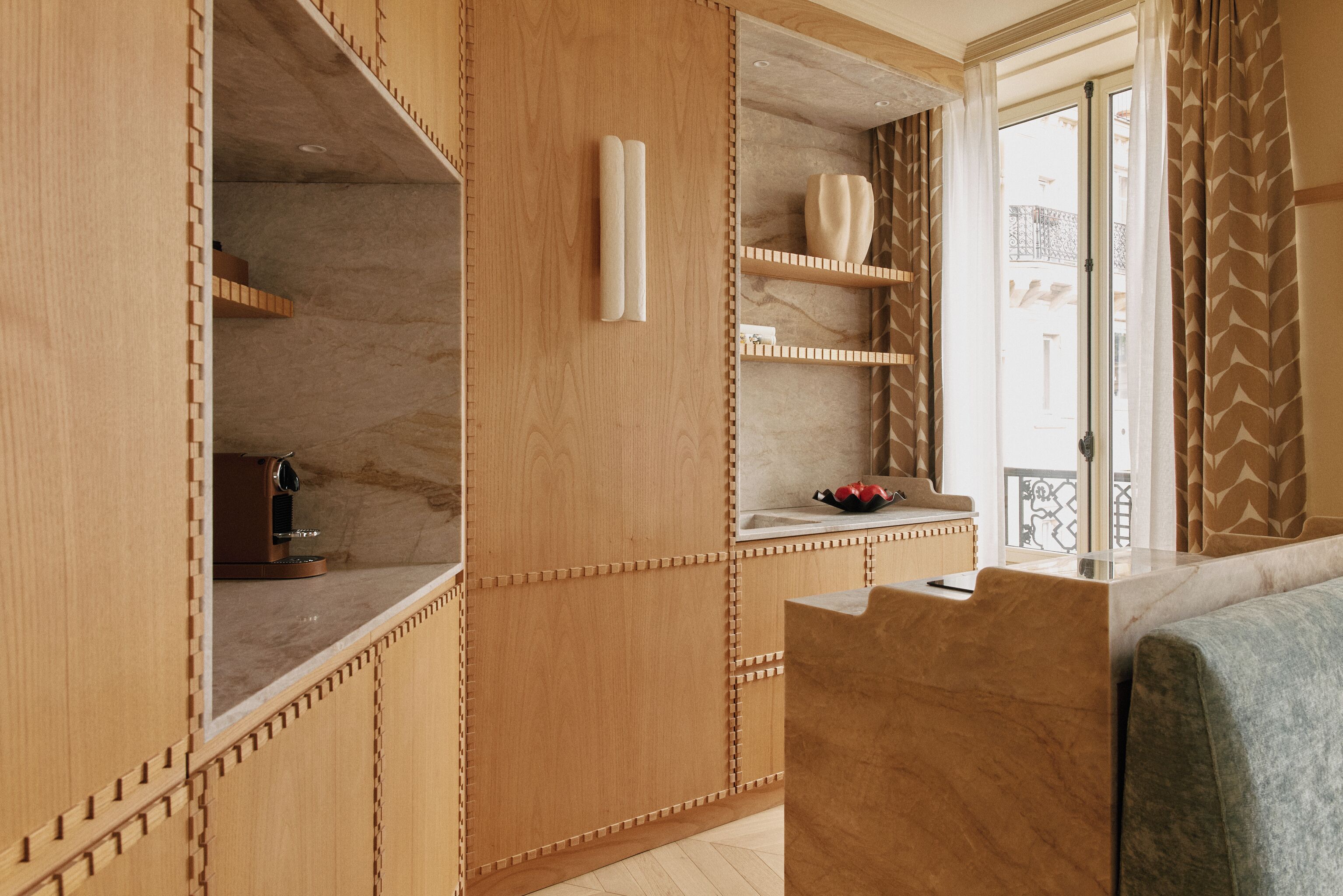 Apartament Deluxe, vistes a la ciutat | Cuina privada | Frigorífic, microones, forn i placa de cuina 