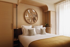 Premium bedding, pillow-top beds, in-room safe, individually decorated - HIGHSTAY Maisons - Vintimille (Paris)
