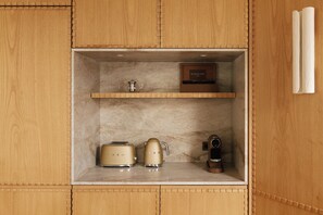 Deluxe Apartment, City View | Private kitchen | Fridge, microwave, oven, stovetop - HIGHSTAY Maisons - Vintimille (Paris)