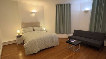 1 slaapkamer, een strijkplank/strijkijzer, wifi, beddengoed