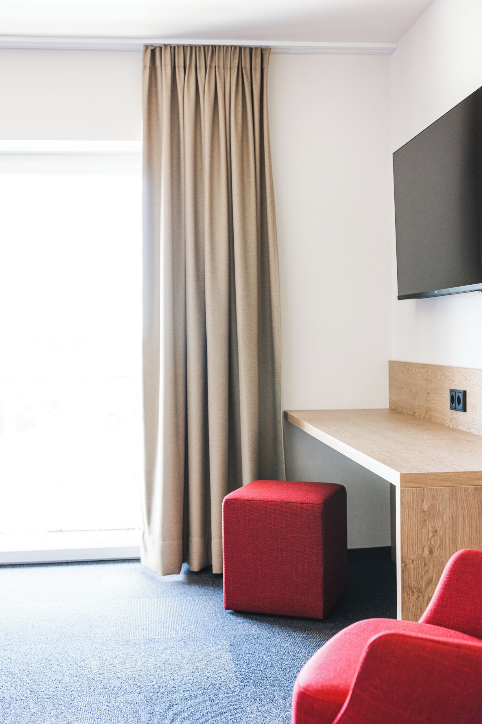 Comfort tweepersoonskamer, balkon, uitzicht op heuvels | Een bureau, een laptopwerkplek, gratis wifi