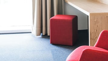 Desk, laptop workspace, free WiFi