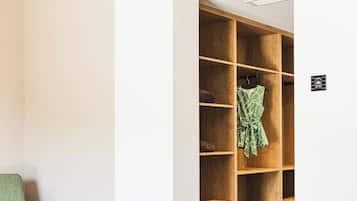 Desk, laptop workspace, free WiFi