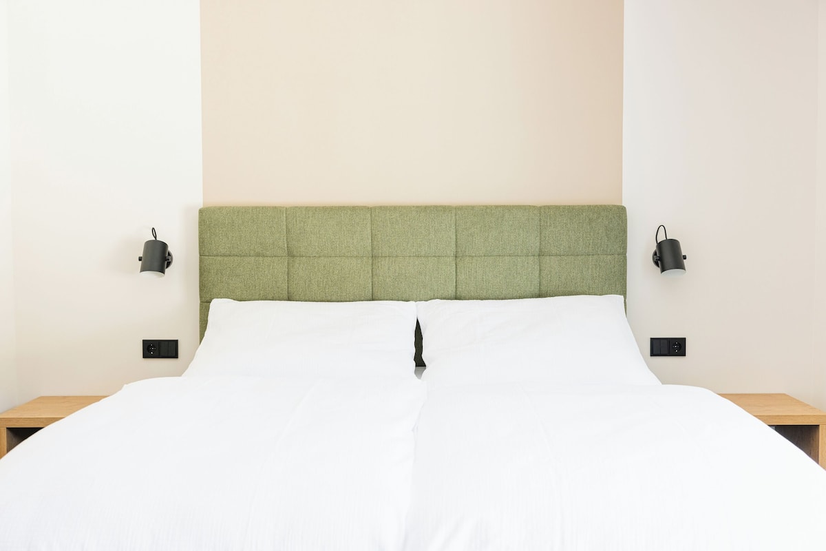 Comfort tweepersoonskamer, 1 kingsize bed | Een bureau, een laptopwerkplek, gratis wifi