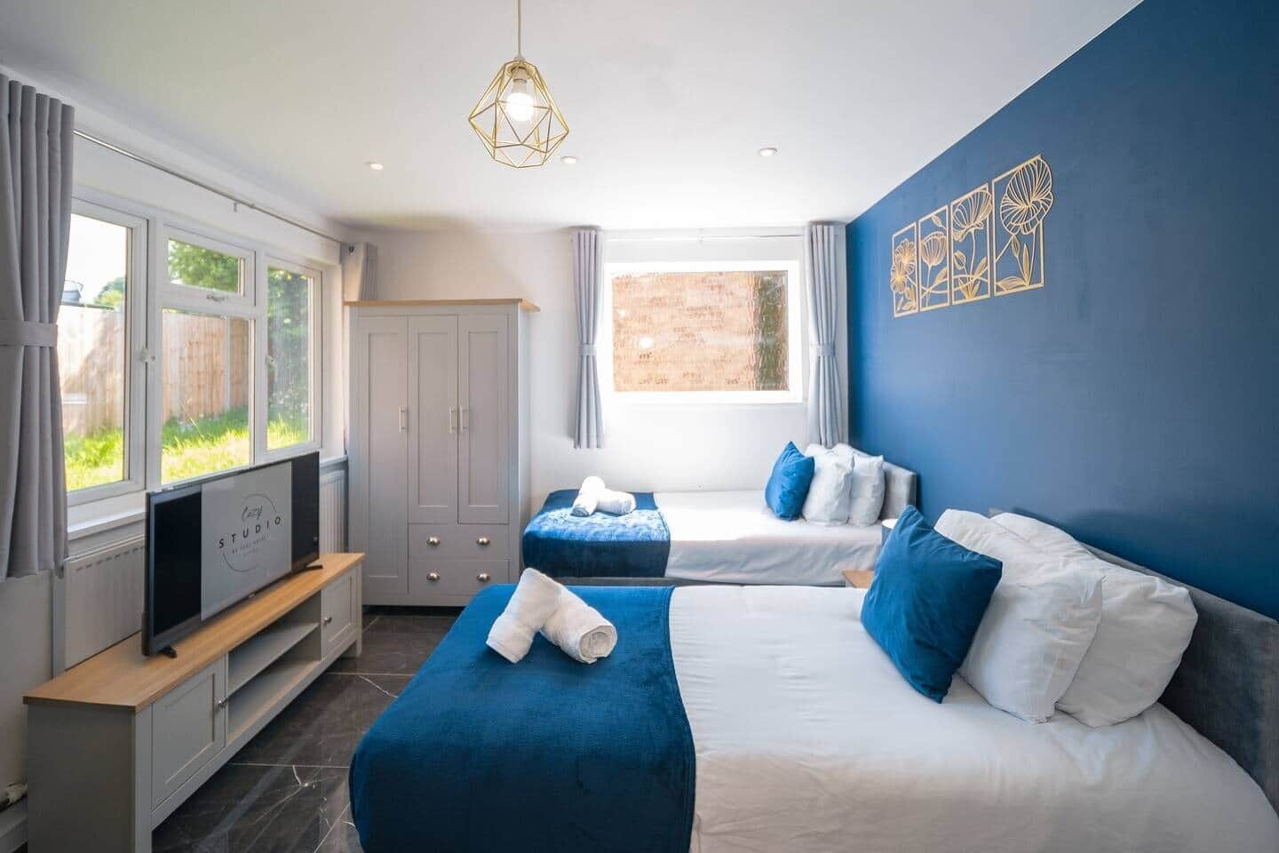 1 habitación, tabla de planchar con plancha, wifi y ropa de cama 