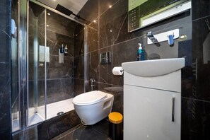 Bathroom - Cosy Garden Studio l Free Parking, WiFi l Sleeps 3 (St Albans)