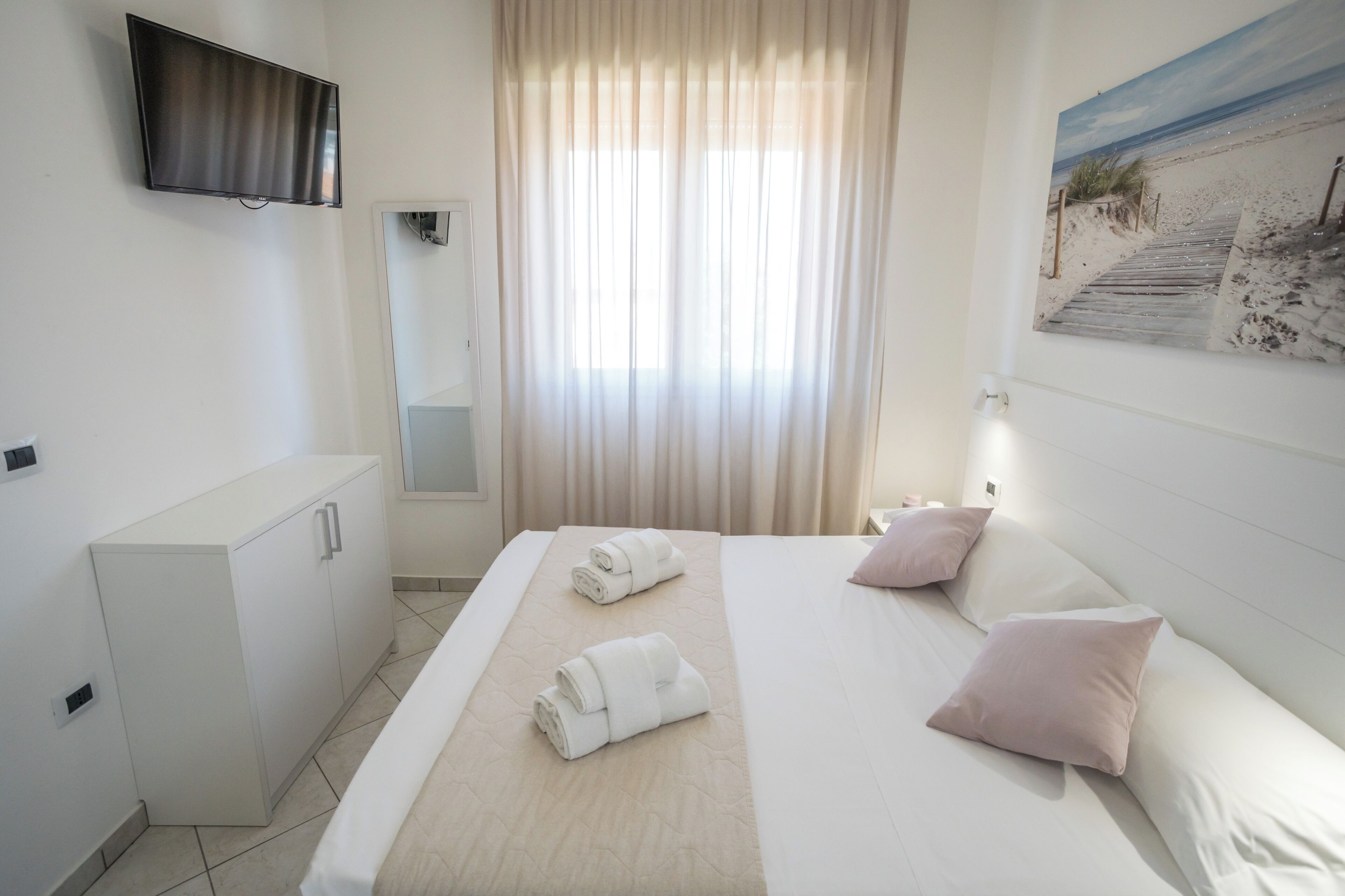 مكواة/لوح كي وواي فاي وملاءات أسرّة