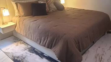 Strykjärn/strykbräda, wi-fi och sängkläder