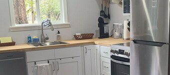 Private Guest House - Walk to Downtown Washington