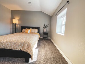 3 soverom, skrivebord, wi-fi (inkludert) og sengetøy