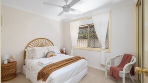 3 bedrooms, iron/ironing board, internet, bed sheets
