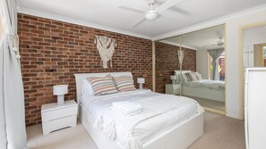 3 chambres, fer et planche à repasser, accès Internet, draps fournis