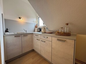 Refrigerador, horno, parrilla de estufa y lavavajillas 