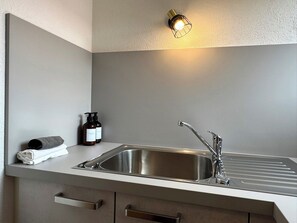 Refrigerador, horno, parrilla de estufa y lavavajillas 