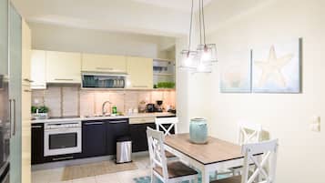 Réfrigérateur, four, plaque de cuisson, lave-vaisselle