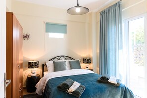 Iron/ironing board, WiFi, bed sheets