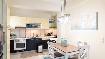 Kylskåp, ugn, spishäll och diskmaskin