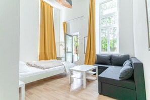 6 chambres, fer et planche à repasser, lit de bébé portatif, Wi-Fi