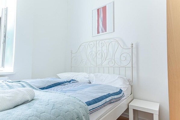 6 bedrooms, iron/ironing board, travel cot, WiFi