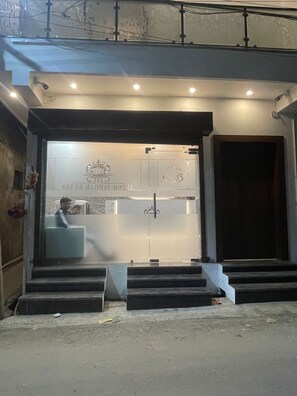 المنشأة من الخارج