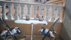 Leilighet, 2 soverom, balkong, bassengutsikt | Balkong