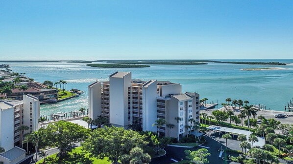 Imagen sin descripción, 1 de 25, botón