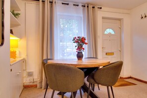 Dining - Stylish Victorian Terrace in Central Cambridge | Pass the Keys (Cambridge)