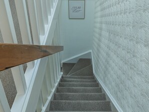 Interior - Pass the Keys | Large 4 Bedroom Home | Stunning views | Contractor (Basildon)